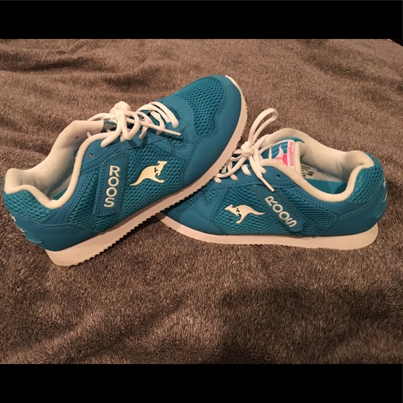 kangaroo shoes with pouch